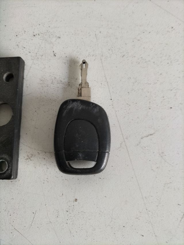 Centralita motor Renault Clio II 1.5DCI + PLIP Delphi electronic control unit
ECU Referencia original Renault : 8200212348