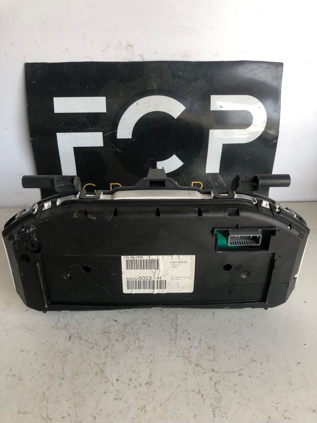 Cuadro de instrumentos Renault clio 3 RS 2.0 gasolina 200 cv                         referencia original : 8200305023