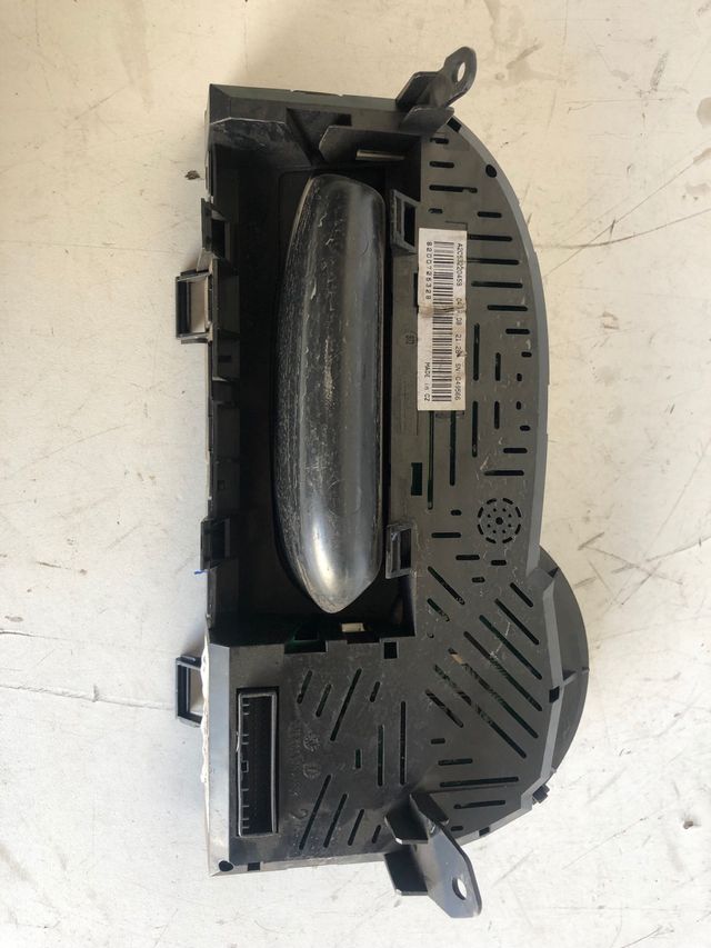 cuadro de intrumentos Renault twingo 2 referencia original : 8200725329