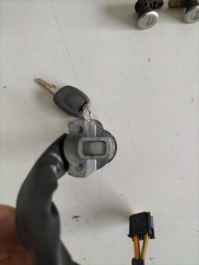 Clausor de arranque + cerradura de puertas Renault TWINGO 1 seria 2