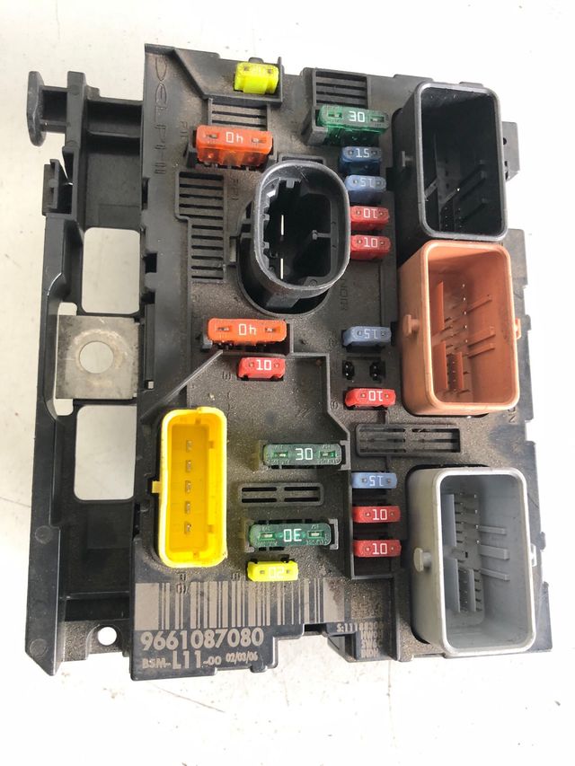 Caja de reles fusibles BSM-L11 peugeot citroen 9661087080