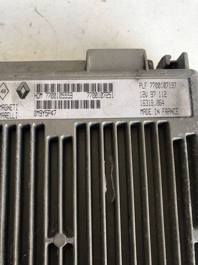 Centralita motor : Renault twingo I  1.2 Gasolina 
referencia original : 7700107197 - 7700105559 - 7700107197