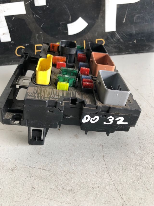 Caja de reles fusibles BSM-L11 peugeot citroen 9661087080
