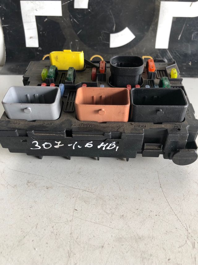 Caja de reles fusibles BSM-L11 peugeot citroen 9661087080