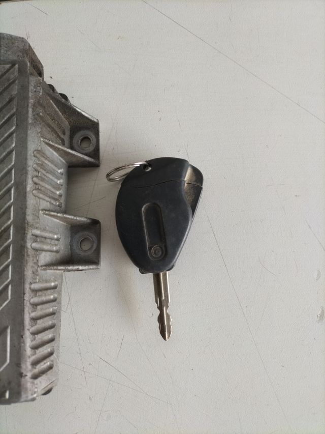 Centralita motor Peugeot 806 2.1 td 9634281380 + Plip
Lucas electronic control                                   
Referencia original : 9634281380