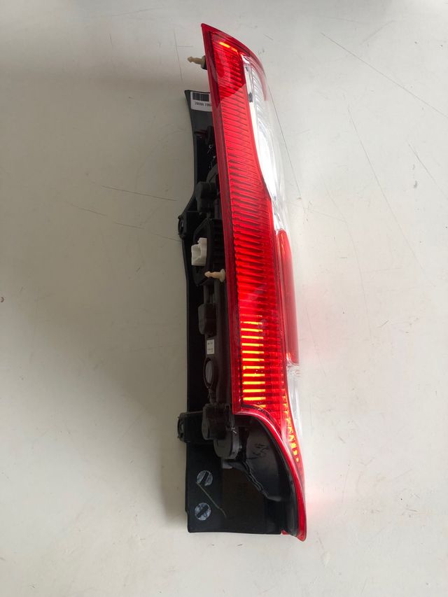 Piloto trasero izquierdo Renault Kangoo 3  2013+