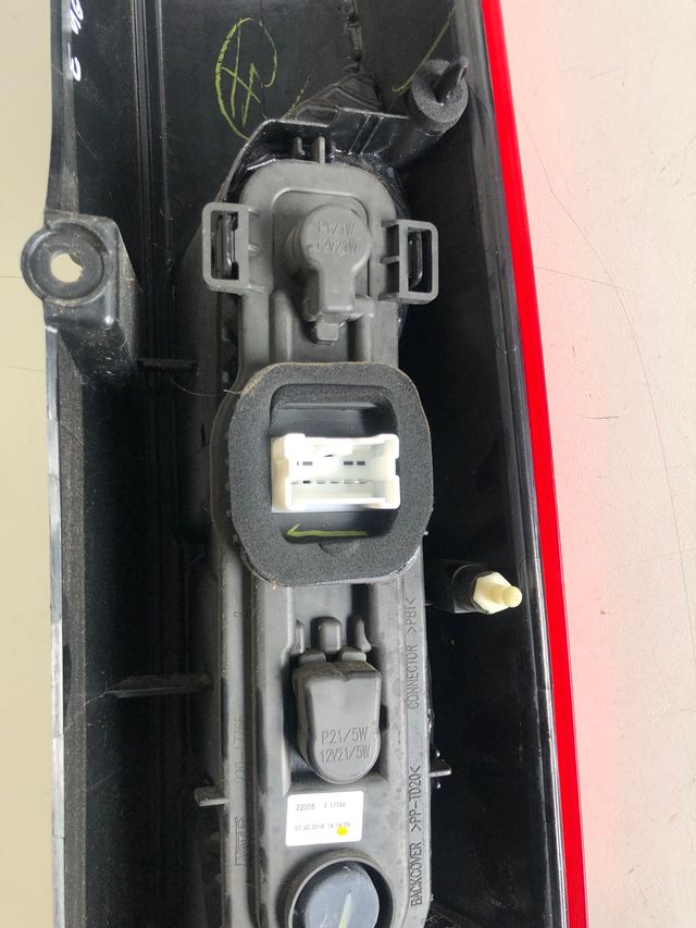 Piloto trasero izquierdo Renault Kangoo 3  2013+