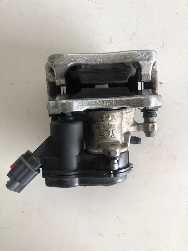 Pinza de freno trasera derecha Renault megane IV 2016+ / clio V / nissan juke  Referencia original : 440002496R