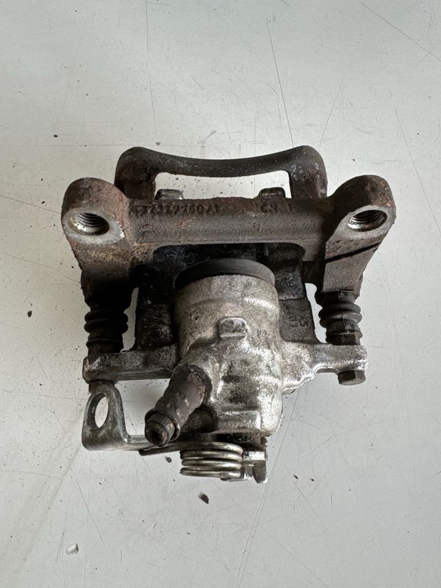 Pinza de freno trasera derecha Renault trafic 2