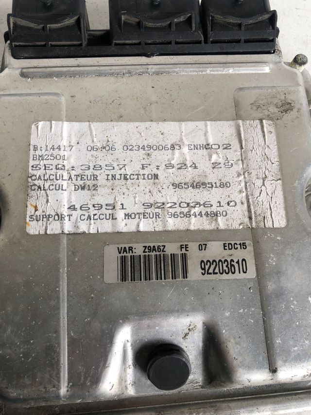 Centralita motor bosch peugeot 607 2l hdi      Referencia original : 9654695180
Referencia Bosch : 0281011781
