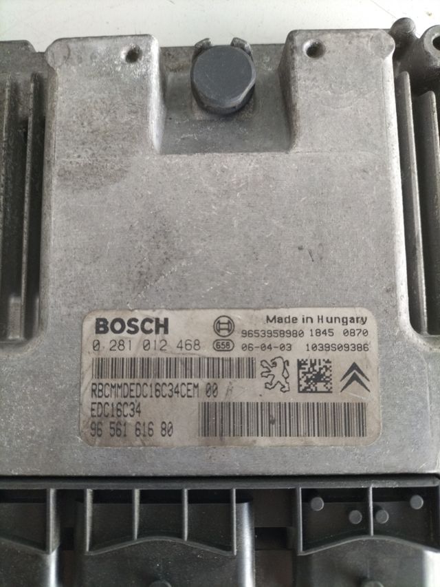 Centralita motor Peugeot Citroën + PLIP
Referencia Bosch : 0281012468
Referencia original : 9656161680 EDC16C34