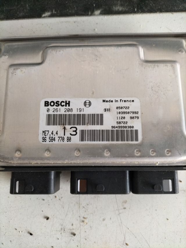 Centralita motor  Peugeot 1007 1.6 16v gasolina Referencia original : 9658477080  Referencia Bosch  : 0261208191