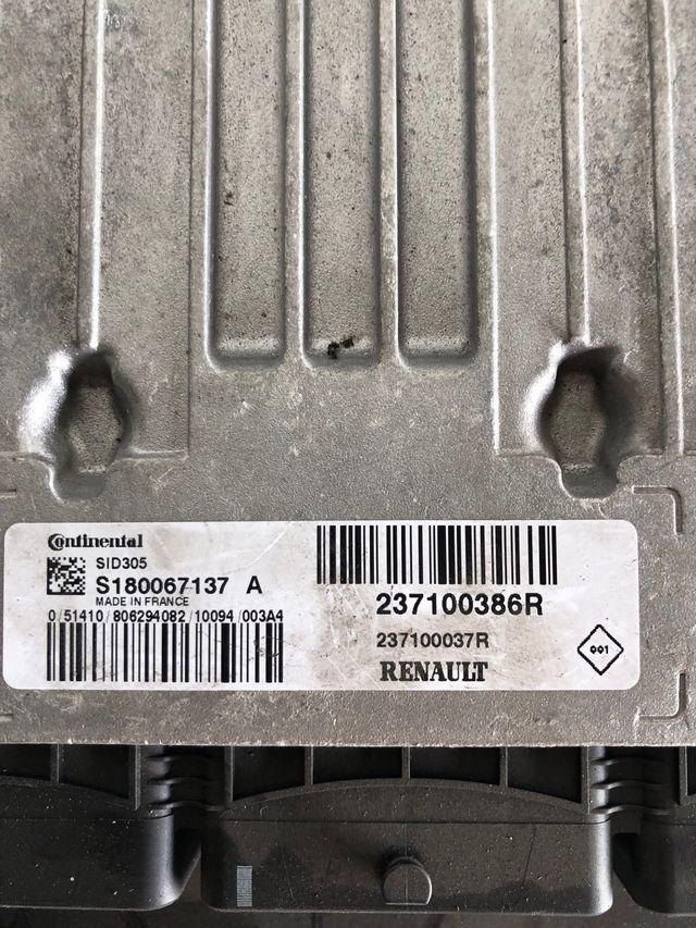 Centralita motor ECU continental Renault megane/ scenic III 2009-2016 1.5 dci SID305
Referencia original : 237100386R / 237100037R
Referencia Siemens : S180067137