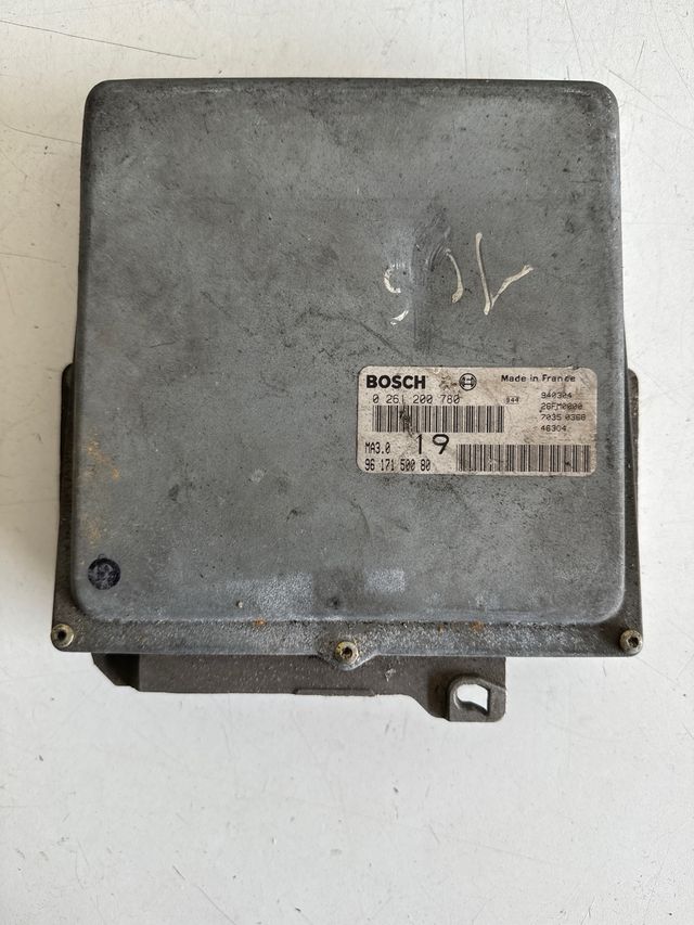 Centralita motor Peugeot 106 / Citroen AX 1.0 gasolina Bosch MA3.0
Referencia original : 9617150080
Referencia Bosch : 0261200780