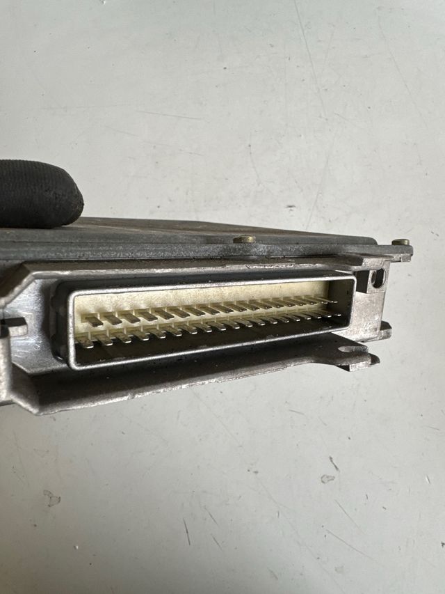 Centralita motor Peugeot 106 / Citroen AX 1.0 gasolina Bosch MA3.0
Referencia original : 9617150080
Referencia Bosch : 0261200780