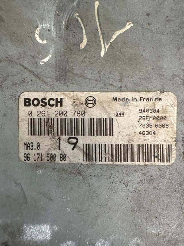Centralita motor Peugeot 106 / Citroen AX 1.0 gasolina Bosch MA3.0
Referencia original : 9617150080
Referencia Bosch : 0261200780