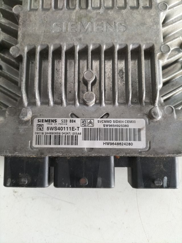 centralita motor Citroën C2. 1.4hdi (siemens) Referencia original : SW9654925380 / HW9648624280 Referencia Siemens 5WS40111E-T