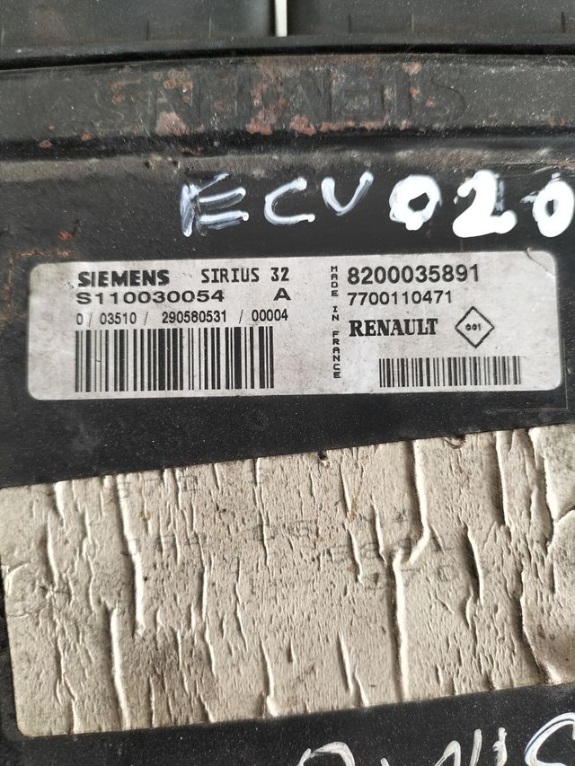 Centralita motor Renault Referencia original : 8200035891 - 7700110471 Referencia Siemens : S110030054 (codigo interno : ECU0200)