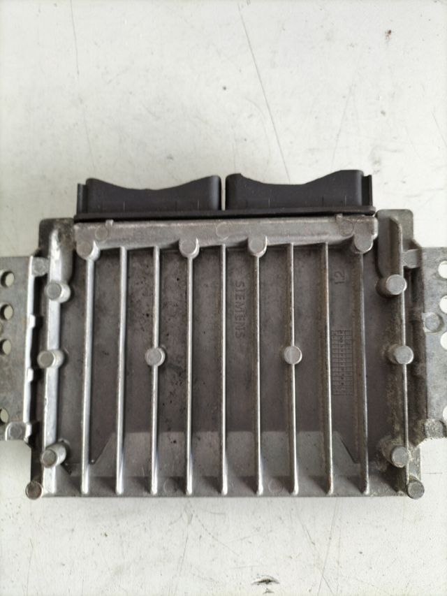 centralita motor Renault Referencia original : 7700110938 - 7700110471 Referencia Siemens : S110030002D Sirius 32