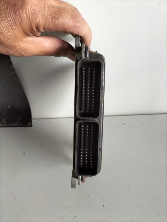 centralita motor Renault Referencia original : 7700110938 - 7700110471 Referencia Siemens : S110030002D Sirius 32