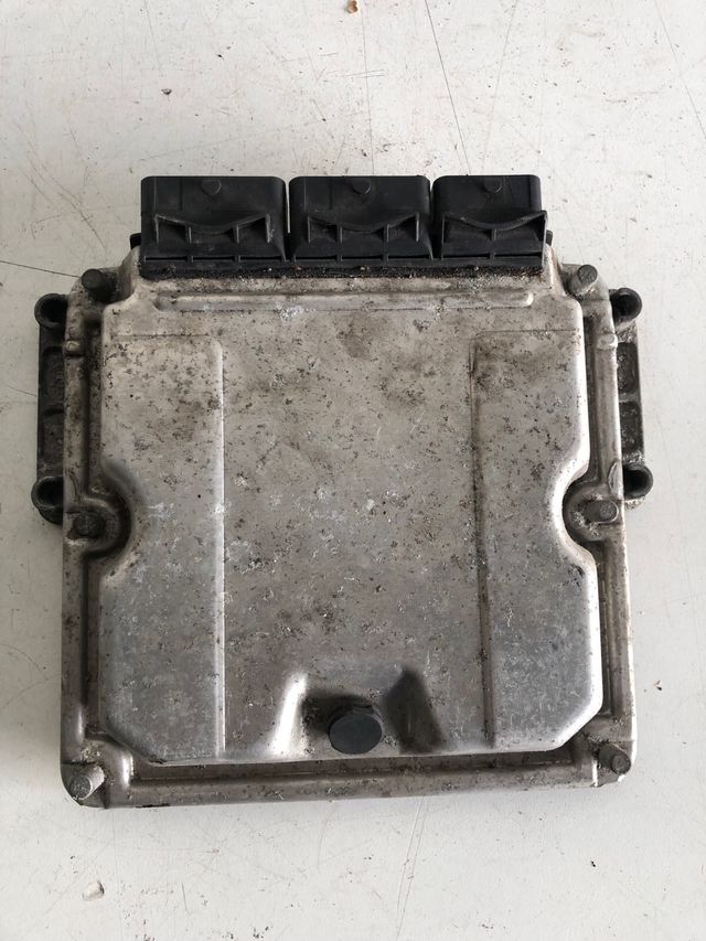 Centralita motor bosch Renault Referencia Boch : 0281010556 Referencia original : 8200153946 / 8200095416