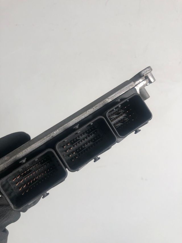 Centralita motor ECU Bosch Renault Referencia Bosch : 0281010297 Referencia original : 8200048297 / 8200112661