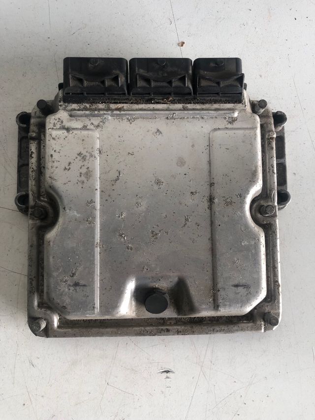Centralita motor ECU Bosch Renault Referencia Bosch : 0281010297 Referencia original : 8200048297 / 8200112661