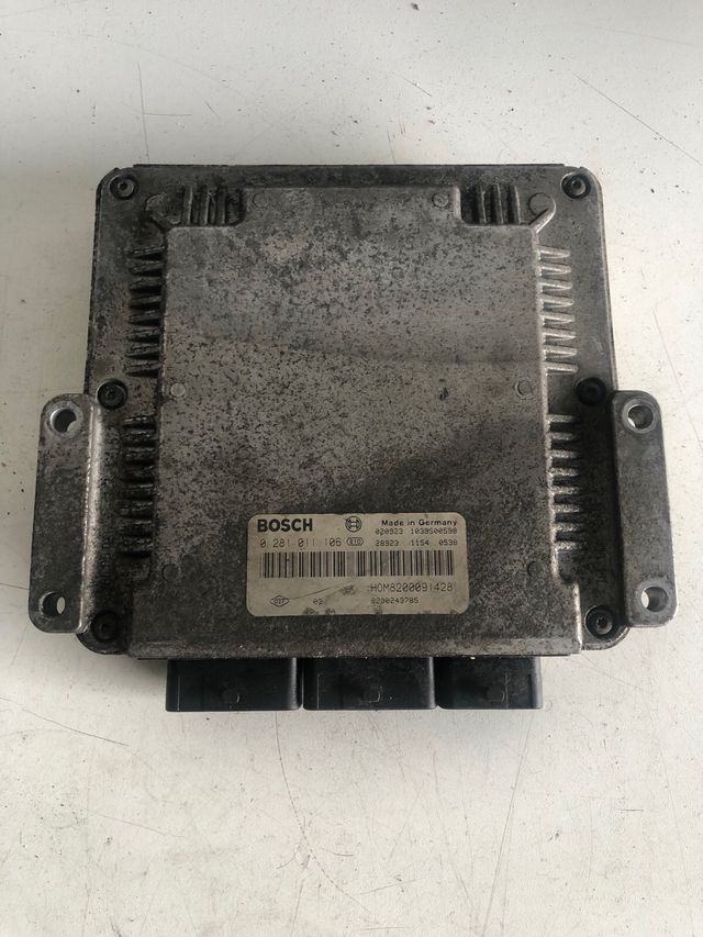 Centralita motor ECU Bosch Renault 2.2 dci Referencia Bosch : 0281011106 Referencia original : 8200091428 / 8200243785