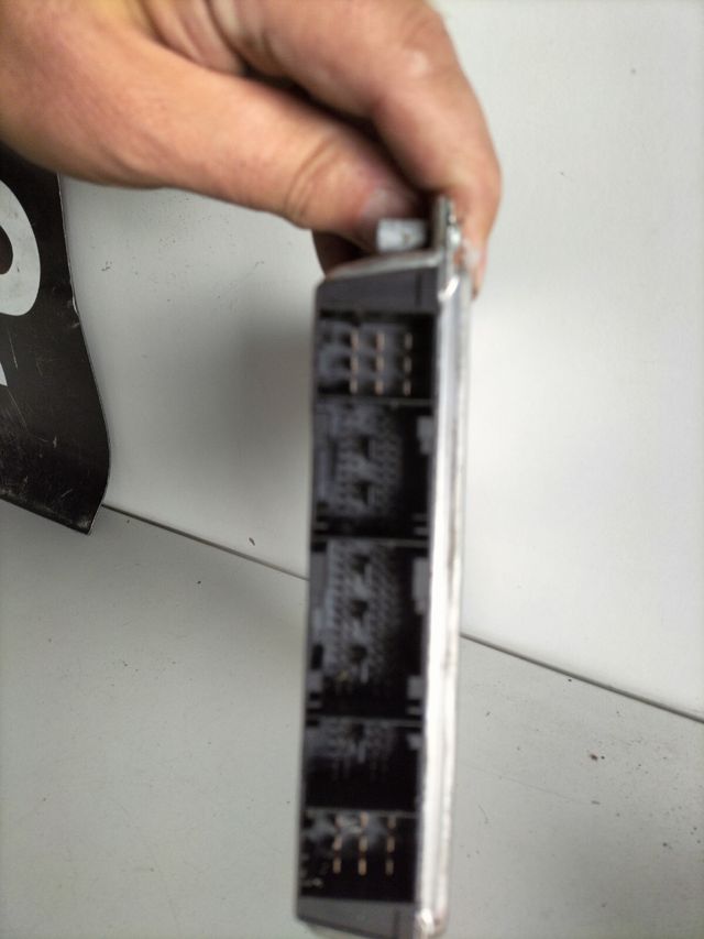 Centralita ECU UCE Motor para Mini One Referencia Bosch : 0281011085