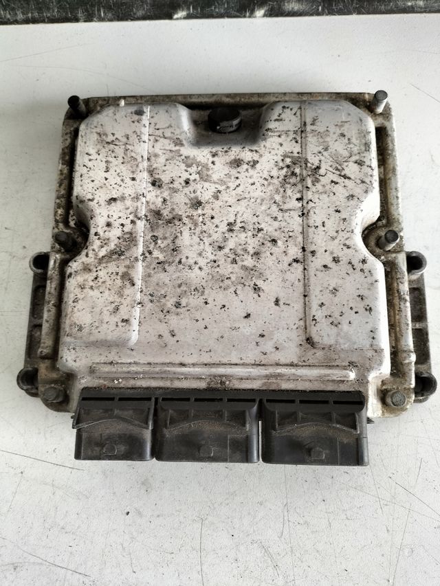 Centralita motor Renault BOSCH 2.2 DCI Referencia Bosch : 0281011325 Referencia original : 8200309318