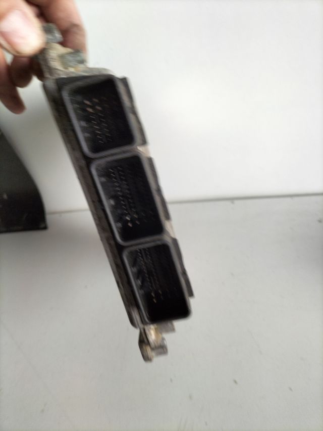 Centralita motor Renault BOSCH 2.2 DCI Referencia Bosch : 0281011325 Referencia original : 8200309318