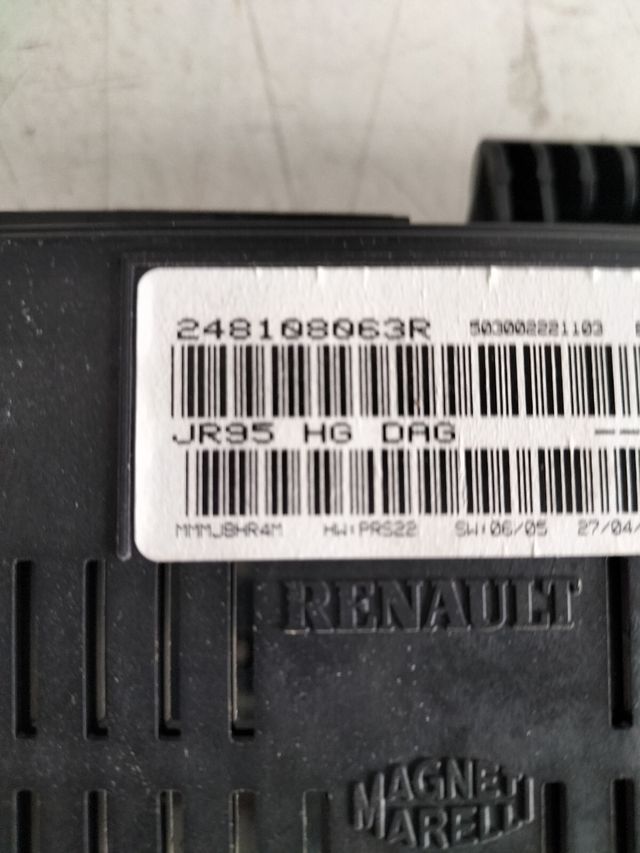 Cuadro de instrumentos Renault SCENIC 3       +pantalla de gps                                                                     referencia original : 248108063R
