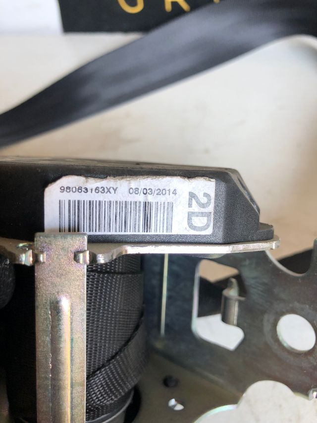 Cinturón de seguridad trasero derecho Peugeot 208, 3 puertas referencia original : 98063163XY