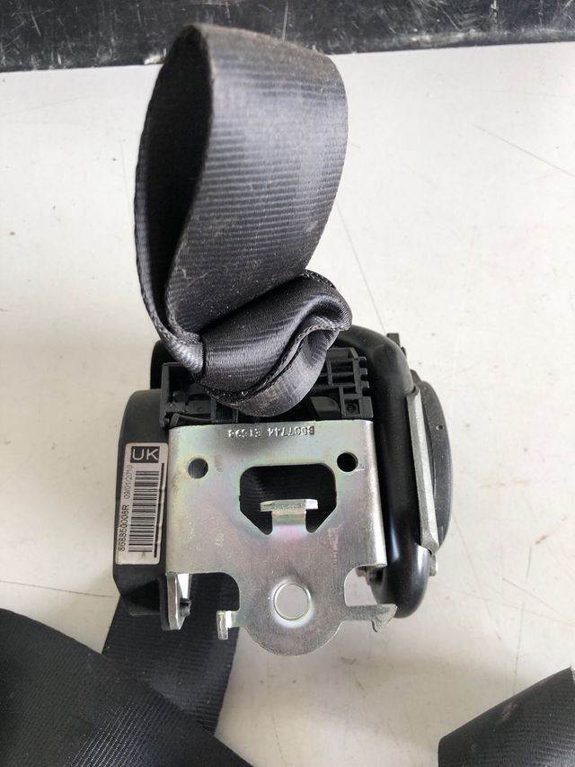 Cinturón de seguridad pretensor airbag delantero izquierdo Renault megane III 2009-2016 5 puertas Referencia original : 868850008R
