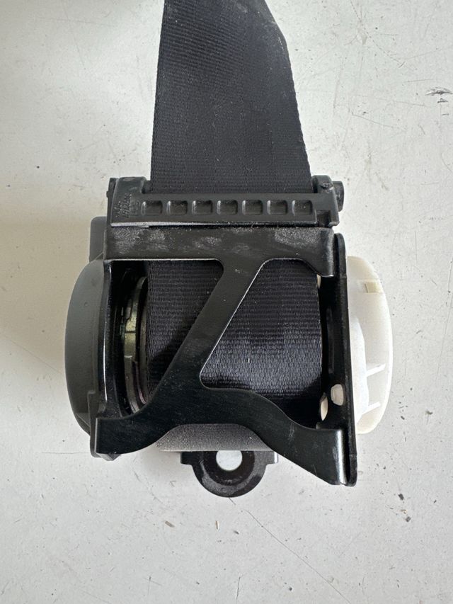 CINTURON DE SEGURIDAD TRASERO IZQUIERDO CITROEN C4 2010-2018 Referencia Original : 96871541XX