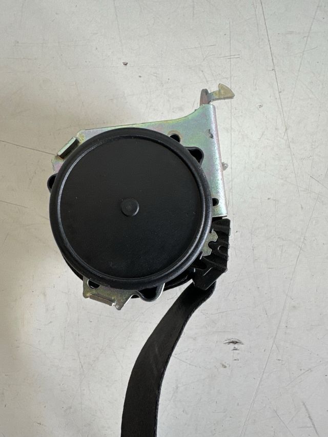 Cinturon de seguridad trasero derecho Renault clio 4 / captur 2012-2020 referencia original : 888404130R