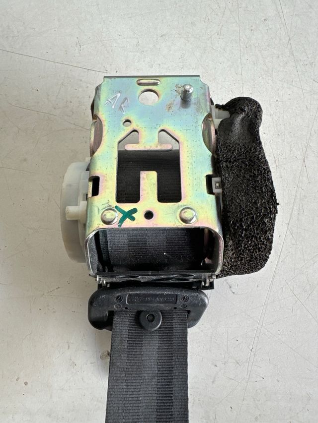 Cinturon de seguridad trasero derecho - izquierdo Citroen C5 F3 2008-2017 Referencia original : 96561744XX