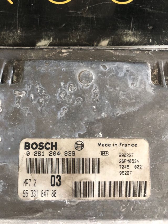 Centralita motor Peugeot-Citroen (Citroen Xsara 1.6i Gasolina ) Referencia original : 9633184780 Referencia Bosch : 0261204939