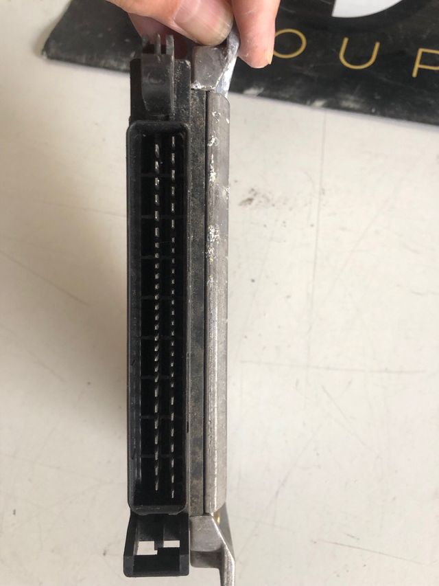 Centralita motor Peugeot-Citroen ( Peugeot 306 Gasolina ) Referencia original : 9630986780 Referencia Bosch : 0261204717