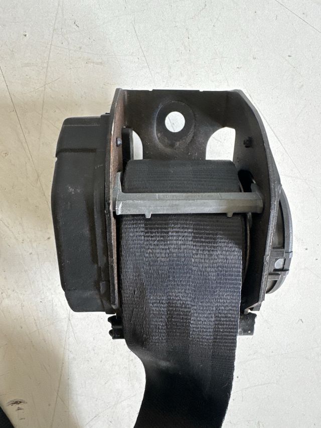 Cinturon de seguridad trasero izquierdo citroen C5 seria 1 Referencia original : 96325577XX