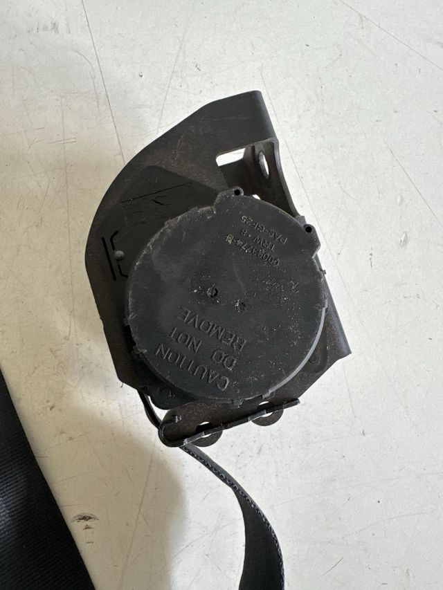 Cinturon de seguridad trasero izquierdo citroen C5 seria 1 Referencia original : 96325577XX