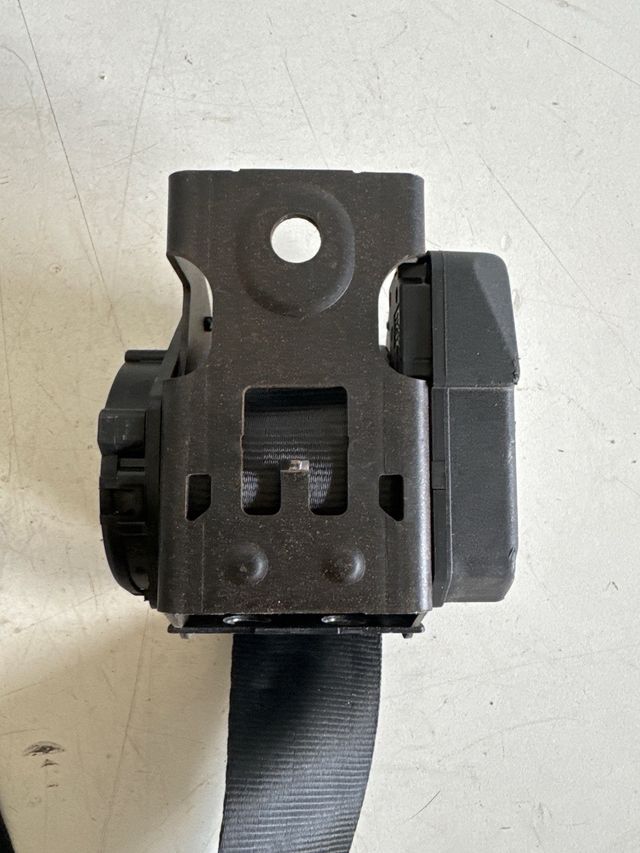 Cinturon de seguridad trasero izquierdo citroen C5 seria 1 Referencia original : 96325577XX