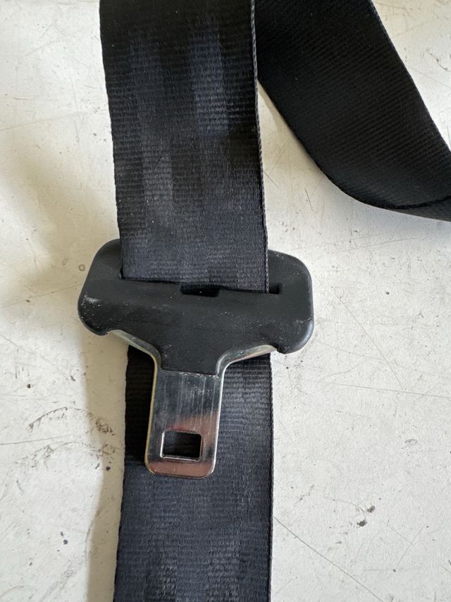 Cinturon de seguridad trasero izquierdo citroen C5 seria 1 Referencia original : 96325577XX