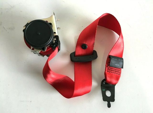 Cinturón de seguridad trasero izquierdo RENAULT CLIO 4 RS 1.60Turbo 200CV Referencia original : 888410693R