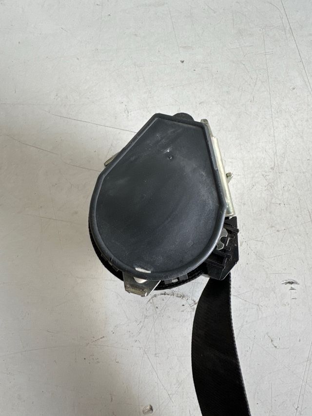 Cinturon de seguridad trasero derecho volkswagen golf V Referencia original : 606471400 / 1k6857806