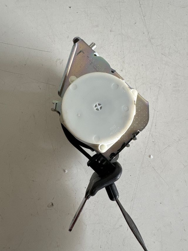 Cinturon de seguridad trasero derecho - izquierdo Citroën c3 2009-2016 / DS3 Referencia original : 98019948XX