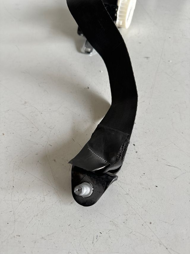 Cinturon de seguridad trasero derecho - izquierdo Citroën c3 2009-2016 / DS3 Referencia original : 98019948XX
