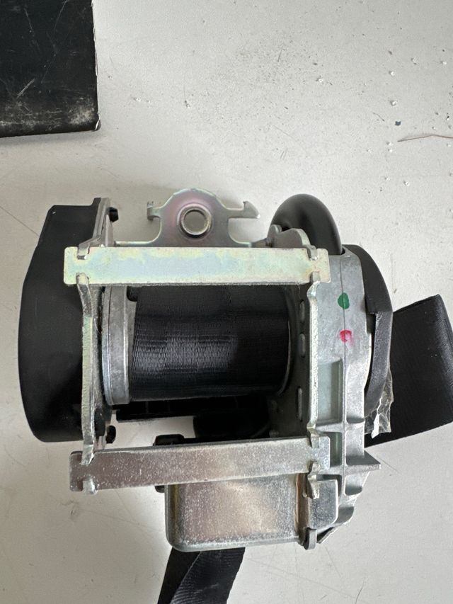 Cinturon de seguridad delantero izquierdo Renault Megane III 2009-206 Referencia original : 868850008R