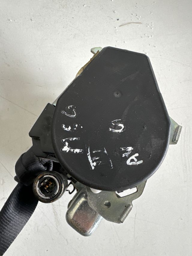 Cinturon de seguridad delantero izquierdo Renault Megane III 2009-206 Referencia original : 868850008R