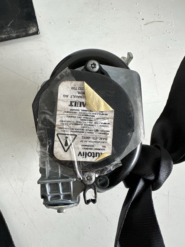 Cinturon de seguridad delantero izquierdo Renault Megane III 2009-206 Referencia original : 868850008R
